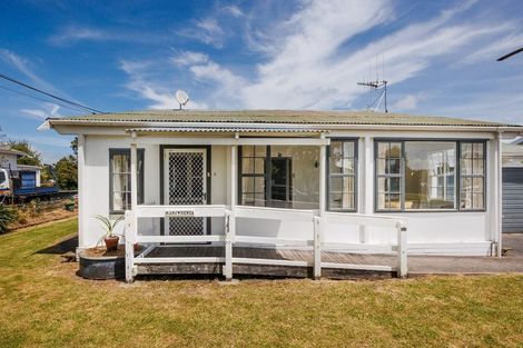 Photo of property in 30 Ngahina Street, Marton, 4710