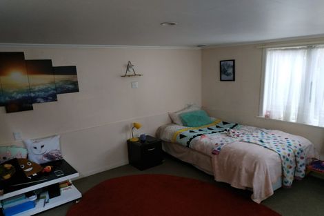 Photo of property in 8b Holiday Road, Stanmore Bay, Whangaparaoa, 0932