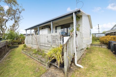 Photo of property in 41 St Leonards Road, Kelston, Auckland, 0602