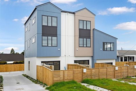 Photo of property in 1/2 Abbotleigh Avenue, Te Atatu Peninsula, Auckland, 0610