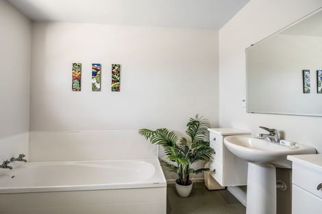Photo of property in 16 Hannah Place, Holmes Hill, Oamaru, 9401