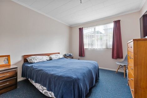 Photo of property in 7 Fairview Place, Westown, New Plymouth, 4310