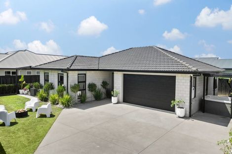 Photo of property in 1 Hebe Crescent, Papamoa Beach, Papamoa, 3118