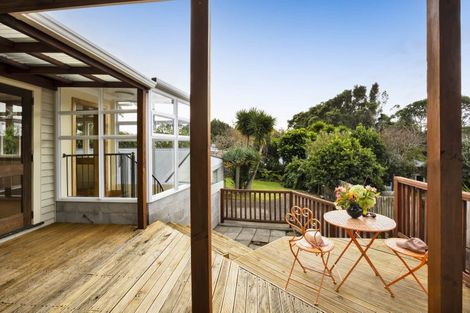 Photo of property in 27 Bonithon Avenue, Moturoa, New Plymouth, 4310