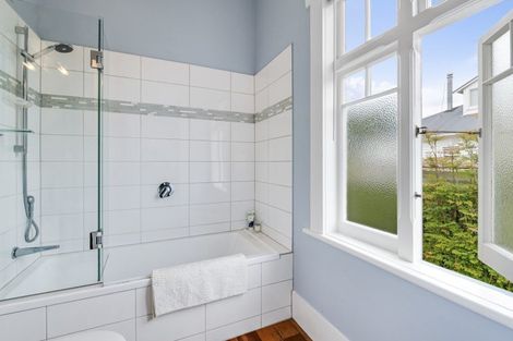 Photo of property in 1/6 Valley Road, Northcote, Auckland, 0626