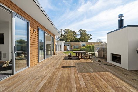 Photo of property in 21 Awa Toru Drive, Fairfield, Dunedin, 9018