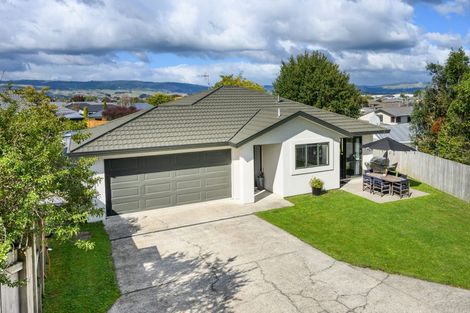 Photo of property in 11 Jordan Way, Kelvin Grove, Palmerston North, 4414