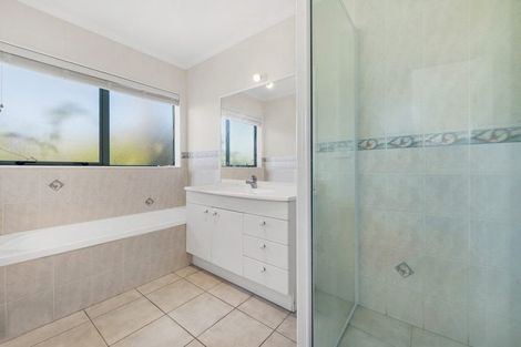 Photo of property in 16 Castlehill Court, Wattle Downs, Auckland, 2103
