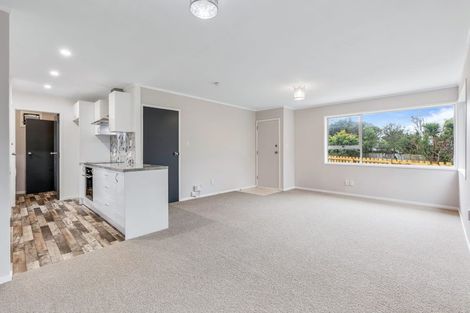 Photo of property in 2/94 Kaurilands Road, Titirangi, Auckland, 0602