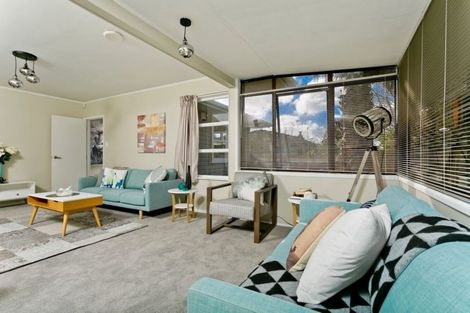 Photo of property in 32 Hatherlow Street, Glenfield, Auckland, 0629