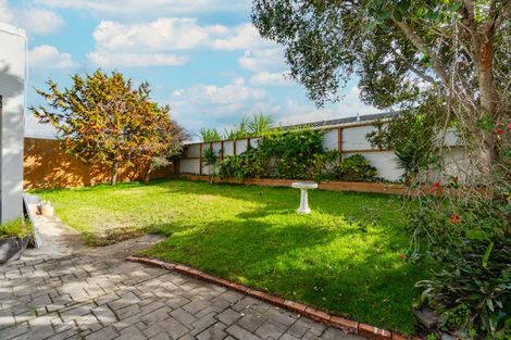 Photo of property in 14a Hinekohu Street, New Lynn, Auckland, 0600