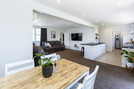 Photo of property in 9 Hillside Drive, Maoribank, Upper Hutt, 5018
