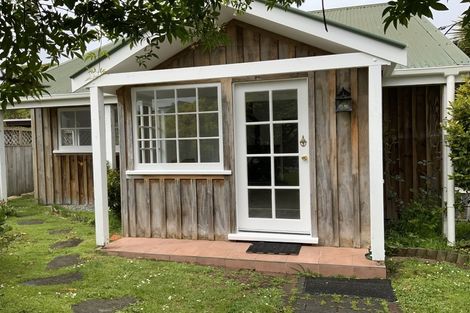 Photo of property in 1/10 Springbank Lane, Te Atatu Peninsula, Auckland, 0610