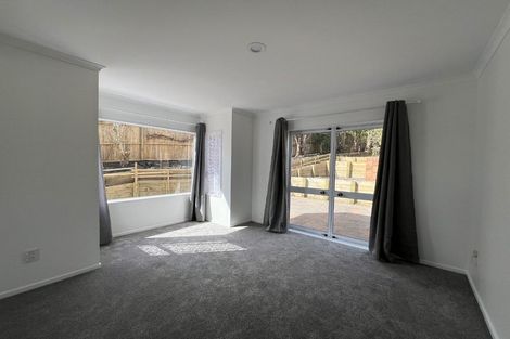 Photo of property in 8 Thornbill Rise, Unsworth Heights, Auckland, 0632