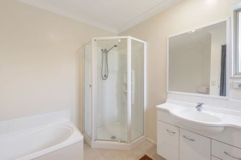 Photo of property in 25 Crown Hill, Paraparaumu, 5032