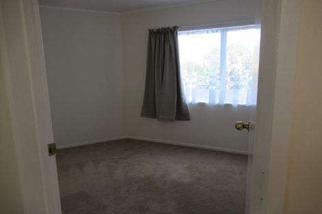 Photo of property in 4 Fairbanks Place, Glendene, Auckland, 0602
