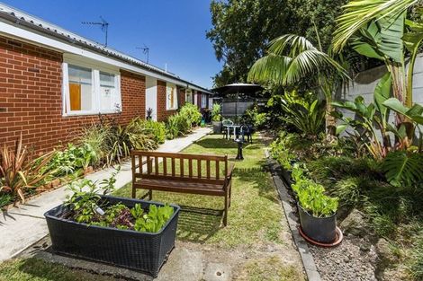 Photo of property in 4/6 North Avenue, Narrow Neck, Auckland, 0624