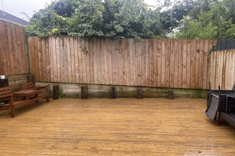 Photo of property in 3/4 Harry Ward Place, Henderson, Auckland, 0610