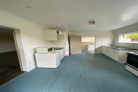 Photo of property in 6 Rewarewa Road, Te Atatu Peninsula, Auckland, 0610