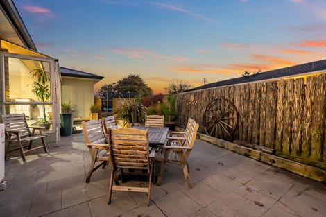 Photo of property in 19 Denver Grove, Totara Park, Upper Hutt, 5018