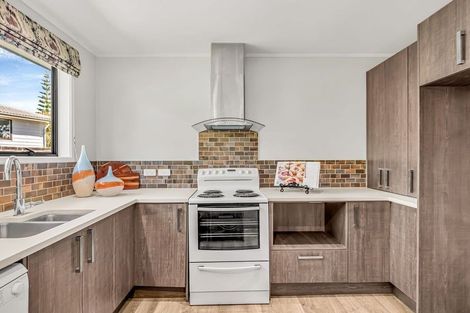 Photo of property in 7 Panzic Place, Glen Eden, Auckland, 0602
