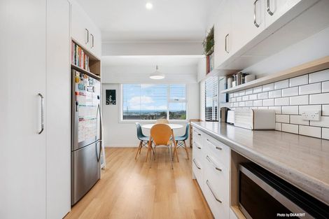 Photo of property in 12 Middlesex Place, Northland, Wellington, 6012