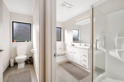 Photo of property in 16 Seamount Drive, Red Beach, 0932