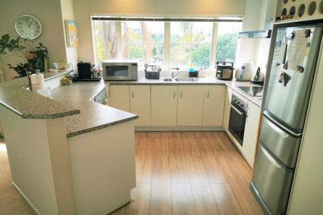 Photo of property in 28 Tyburn Lane, Unsworth Heights, Auckland, 0632