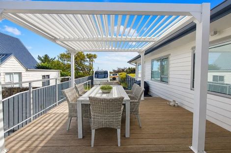 Photo of property in 17 Humphreys Grove, Titahi Bay, Porirua, 5022