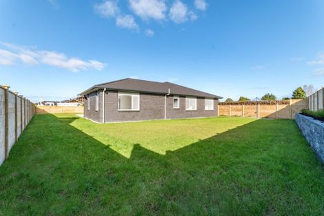 Photo of property in 18 Leebank Crescent, Riverhead, 0820