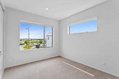 Photo of property in 39 Parkmore Drive, Rosehill, 2113