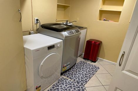 Photo of property in 16 Turville Crescent, Newlands, Wellington, 6037