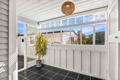 Photo of property in 6 Mortlake Street, Islington, Christchurch, 8042