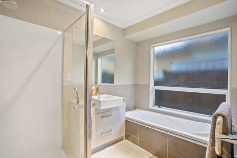 Photo of property in 5 Chateau Rise, Flat Bush, Auckland, 2016