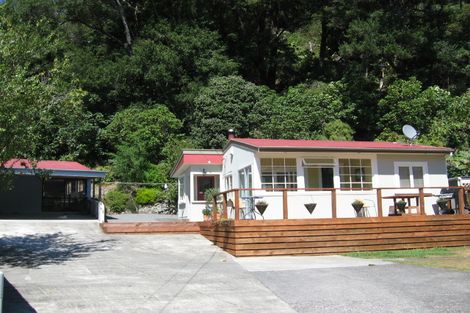 Photo of property in 33 Birch Terrace, Birchville, Upper Hutt, 5018