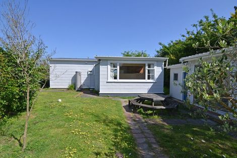 Photo of property in 674 Waikawa Beach Road, Waikawa Beach, Levin, 5573