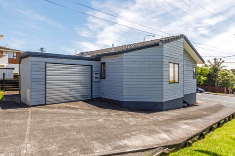 Photo of property in 13a Red Beach Road, Red Beach, 0932