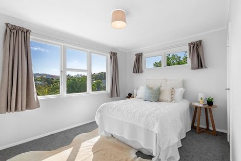 Photo of property in 75 Salford Street, Newlands, Wellington, 6037