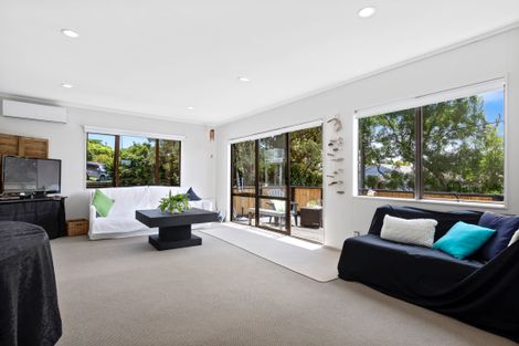 Photo of property in 13a Red Beach Road, Red Beach, 0932