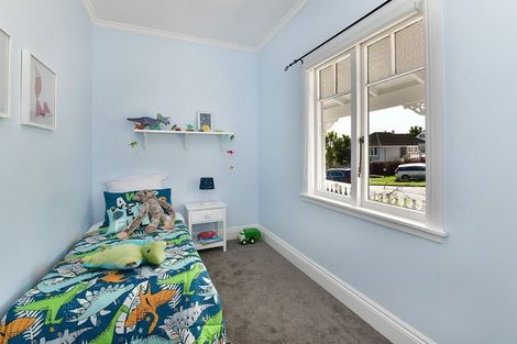 Photo of property in 43 Puriri Street, Helensville, 0800