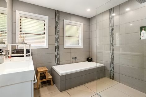 Photo of property in 1/105 Taylor Road, Mangere Bridge, Auckland, 2022