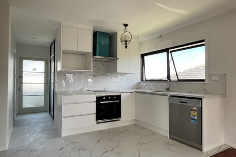 Photo of property in 8 Britton Avenue, Mount Roskill, Auckland, 1041