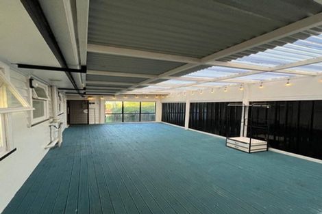 Photo of property in 41 Sunnyside Road, Sunnyvale, Auckland, 0612