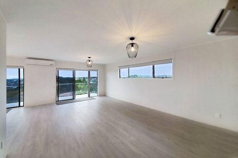 Photo of property in 15 Cyclarama Crescent, Massey, Auckland, 0614