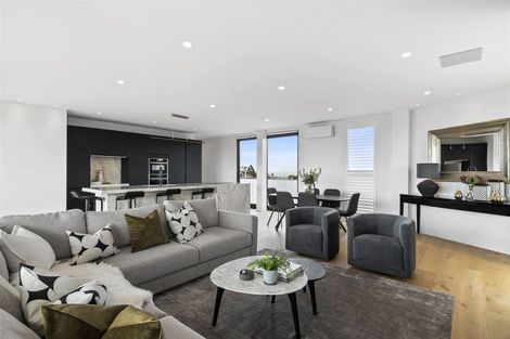 Photo of property in 11a Montgomery Avenue, Rothesay Bay, Auckland, 0630