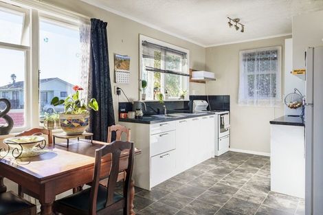 Photo of property in 18 Wyatt Avenue, Onekawa, Napier, 4110