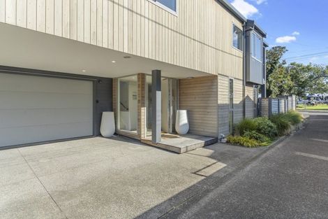 Photo of property in 2/43 Princes Street, Northcote Point, Auckland, 0627