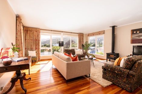 Photo of property in 8 Torwood Road, Khandallah, Wellington, 6035