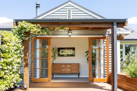 Photo of property in 252 Centaurus Road, Saint Martins, Christchurch, 8022