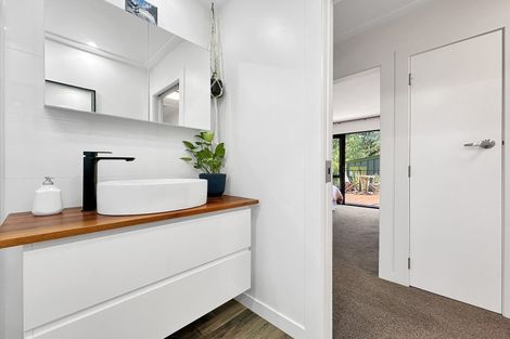 Photo of property in 11 Gibbs Place, Kinloch, Taupo, 3377
